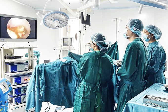 Bệnh viện 22-12: Tán sỏi ngược dòng bằng laser