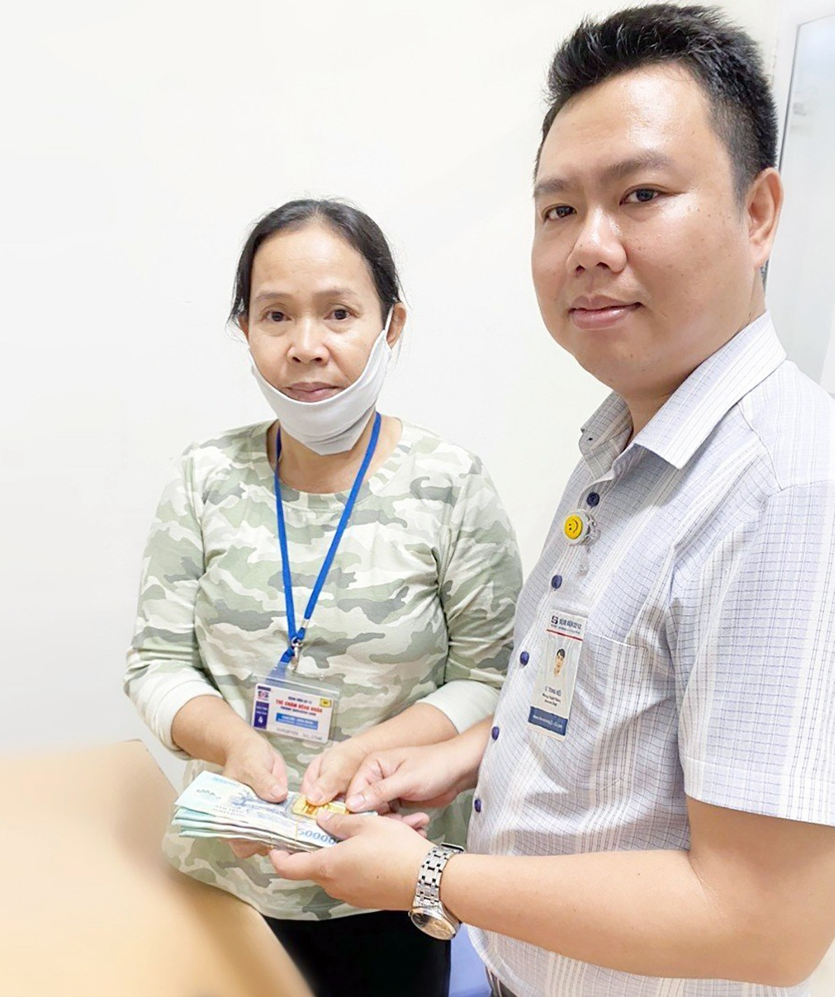 bệnh viện 22-12 trao trả của rơi cho người đánh mất bệnh viện 22-12 trao trả của rơi cho người đánh mất