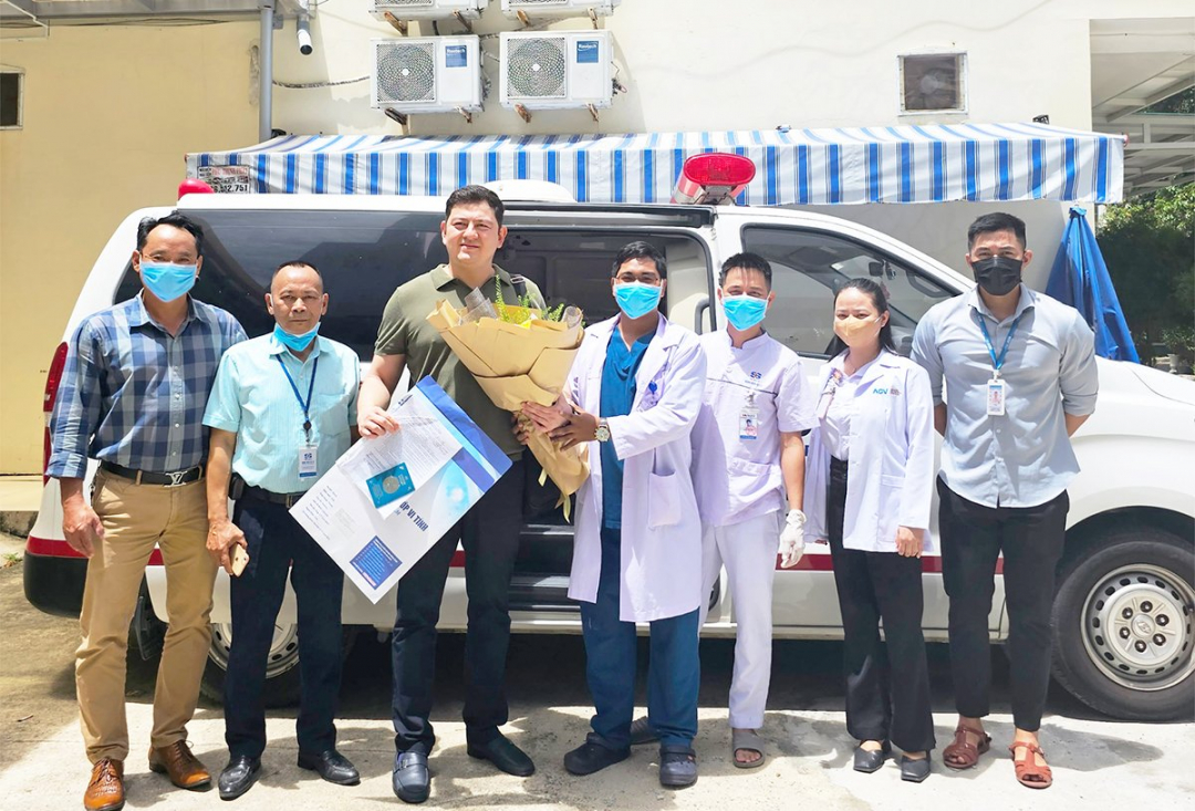 Bệnh viện 22-12 đưa bệnh nhân nước ngoài về nước Bệnh viện 22-12 đưa bệnh nhân nước ngoài về nước