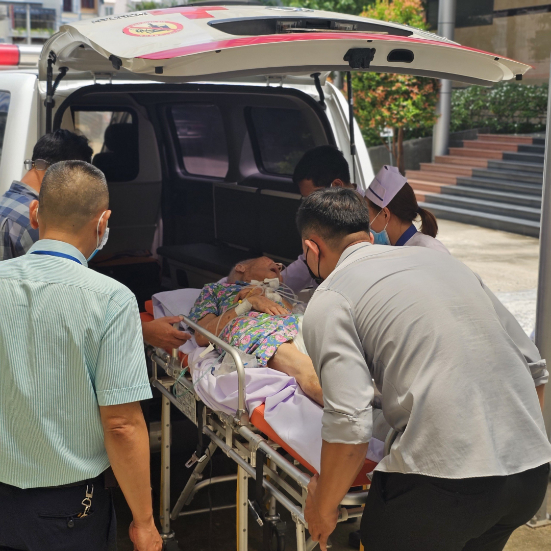 Bệnh viện 22-12 đưa bệnh nhân nước ngoài về nước Bệnh viện 22-12 đưa bệnh nhân nước ngoài về nước