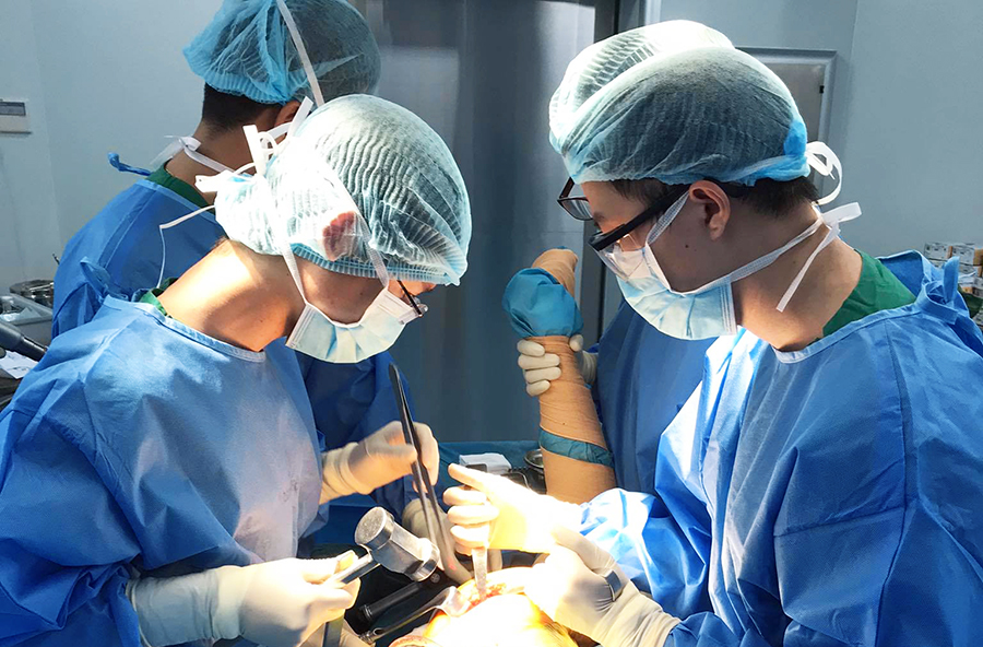 Benh vien 22-12/ phau thuat gay co xuong dui