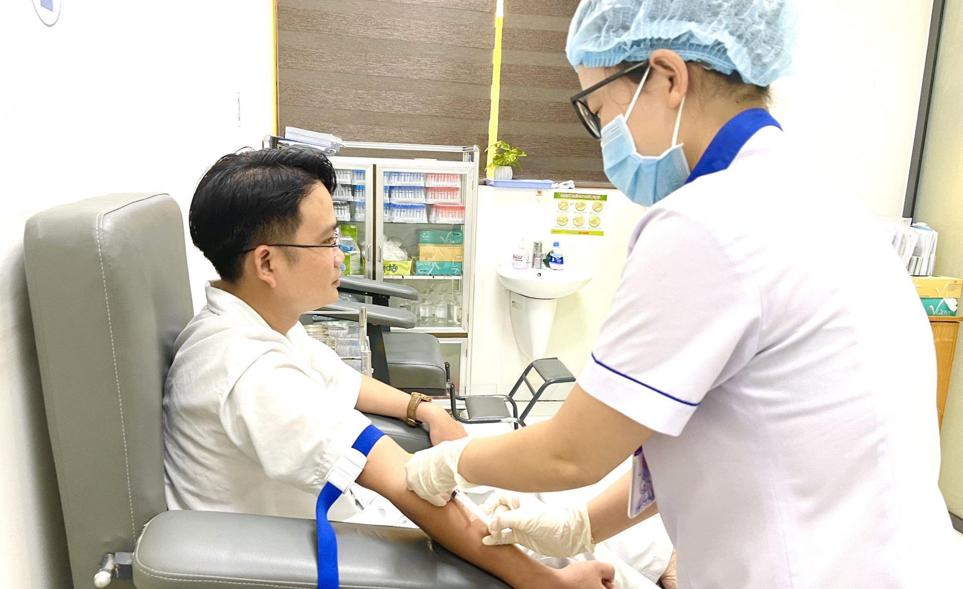 Nhân viên Bệnh viện 22-12 hiến tặng máu, cấp cứu cho sản phụ bị thuyên tắc mạch ối vượt qua “cửa tử” Nhân viên Bệnh viện 22-12 hiến tặng máu, cấp cứu cho sản phụ bị thuyên tắc mạch ối vượt qua “cửa tử”